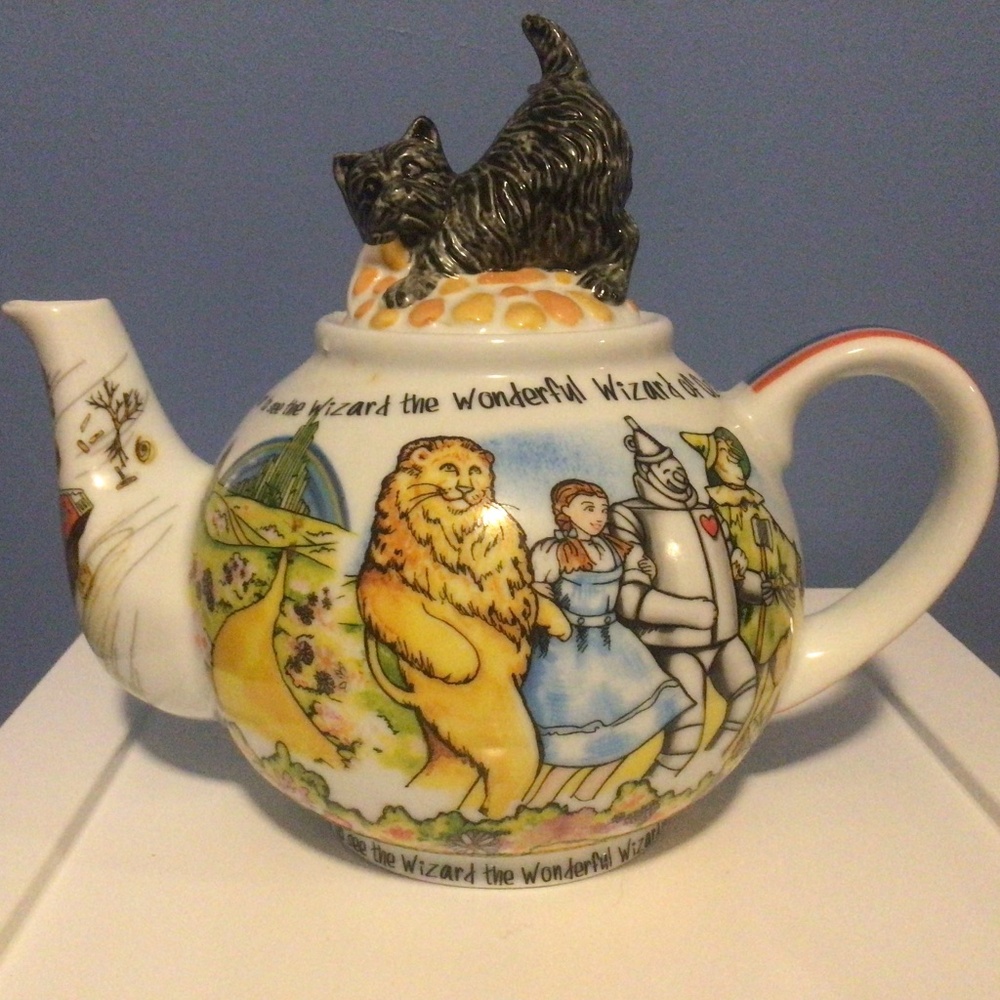Wizard of Oz Paul Cardew Design 6 cup Collector’s Teapot with Toto Teapot Lid
